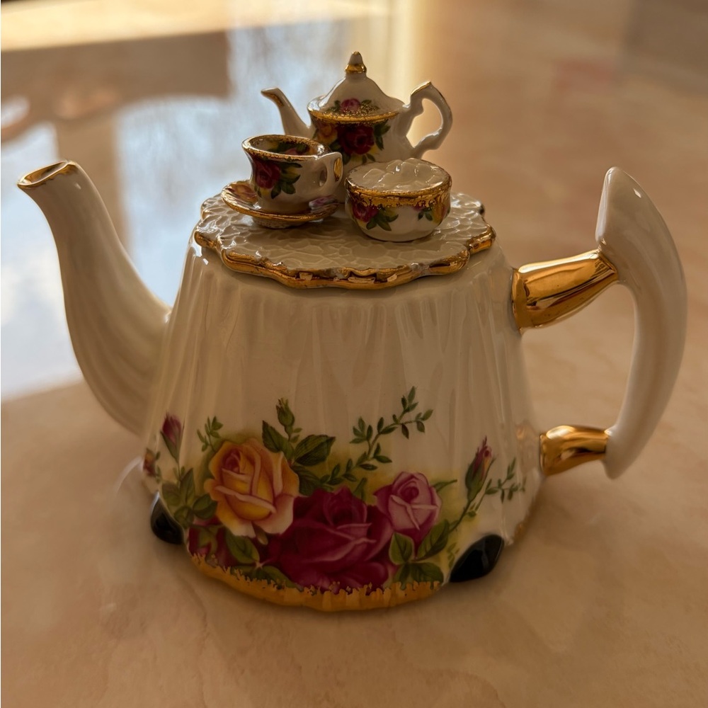 Royal Albert old country roses one cup Victorian tea table, boxed